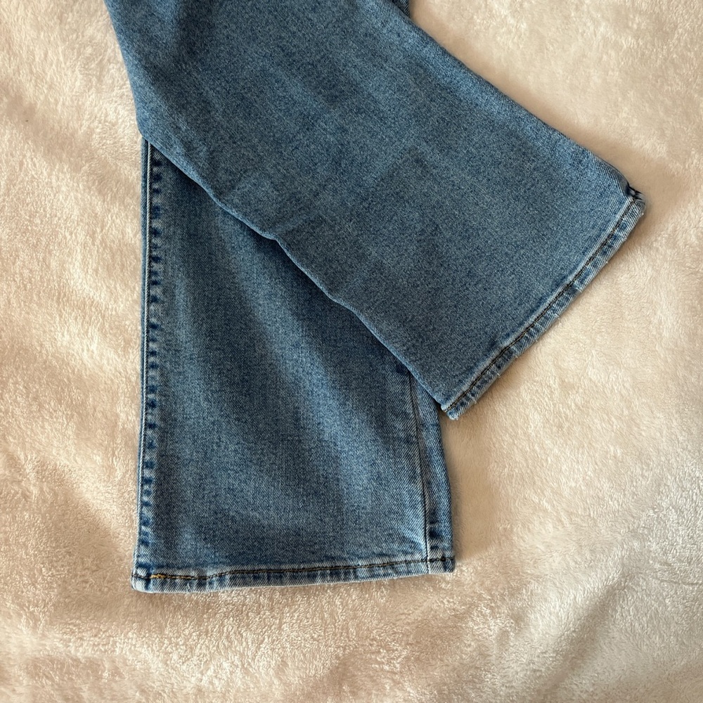 HIGH RISE FLARE LEVIS JEANS 💛 - Picture 5 of 5